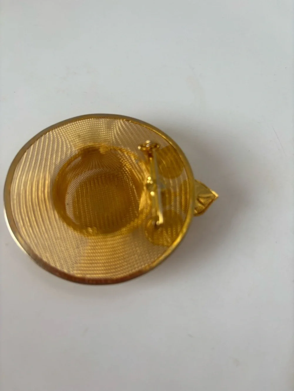Vintage Gold tone mesh hat brooch